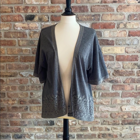 Grey kimono sweater with subtle geometric pattern - Picture 1 of 2
